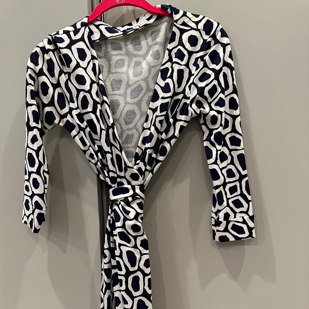 Dvf geo print wrap jersey dress long sleeve size $